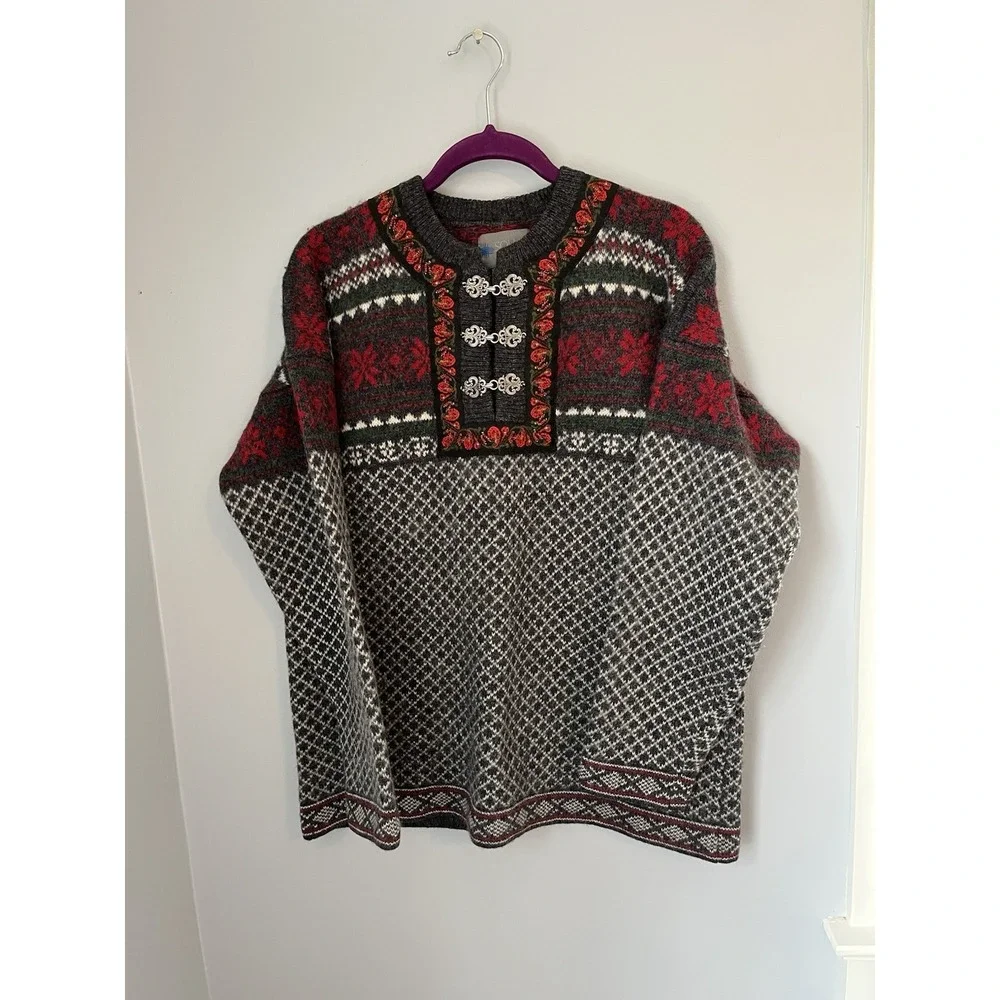 SQUAW VALLEY, Women's Size M,‎ Vintage 100% Wool Nordic  Sweater, Metal Clasps